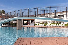 Comfy Apartment With Shared Pool