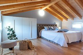 Comfy Apartment With Shared Pool