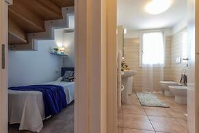 Comfy Apartment With Shared Pool
