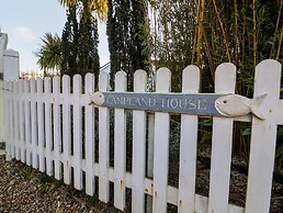 Lampland House