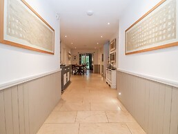 Lampland House