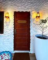Atholhu Residence