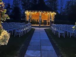 Silverwood Luxury Lodge Resort