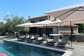 Olive Garden Paradise with Swimming pool