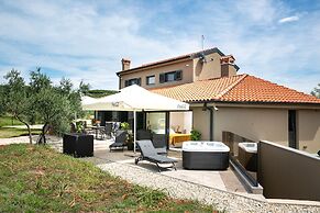 Olive Garden Paradise with Swimming pool