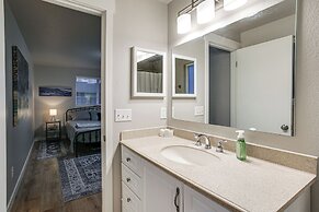 Updated Duplex Home < 1 Mi to Downtown Enumclaw!