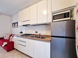 Modern Three Room Flat With Pool