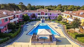 Modern Three Room Flat With Pool