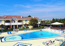 Modern Three Room Flat With Pool