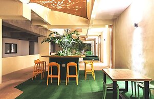 Luxurious Condo Studio 5 Minutes Beach