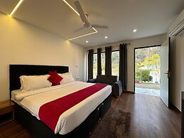 Six Seasons Resort