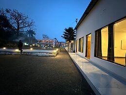 Six Seasons Resort