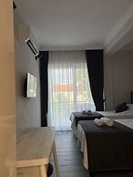 MONİ HOMES