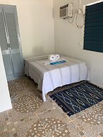 1 Bed Studio Apt - Parking, Wifi, Mountain Views