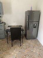 1 Bed Studio Apt - Parking, Wifi, Mountain Views