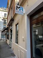 MRTN APARTMENTS & SUITES