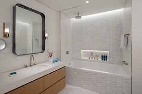 Hilton Dubai Creek Hotel & Residences
