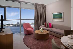 Hilton Dubai Creek Hotel & Residences
