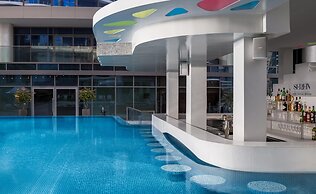 Hilton Dubai Creek Hotel & Residences