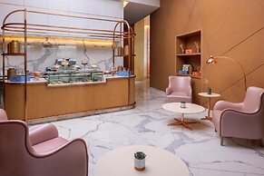Hilton Dubai Creek Hotel & Residences
