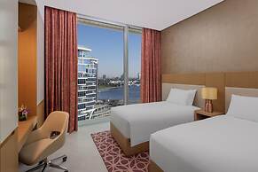 Hilton Dubai Creek Hotel & Residences