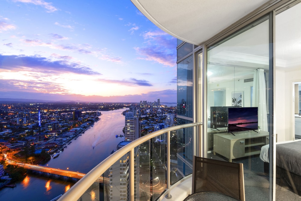 Chevron Renaissance - Wow Stay