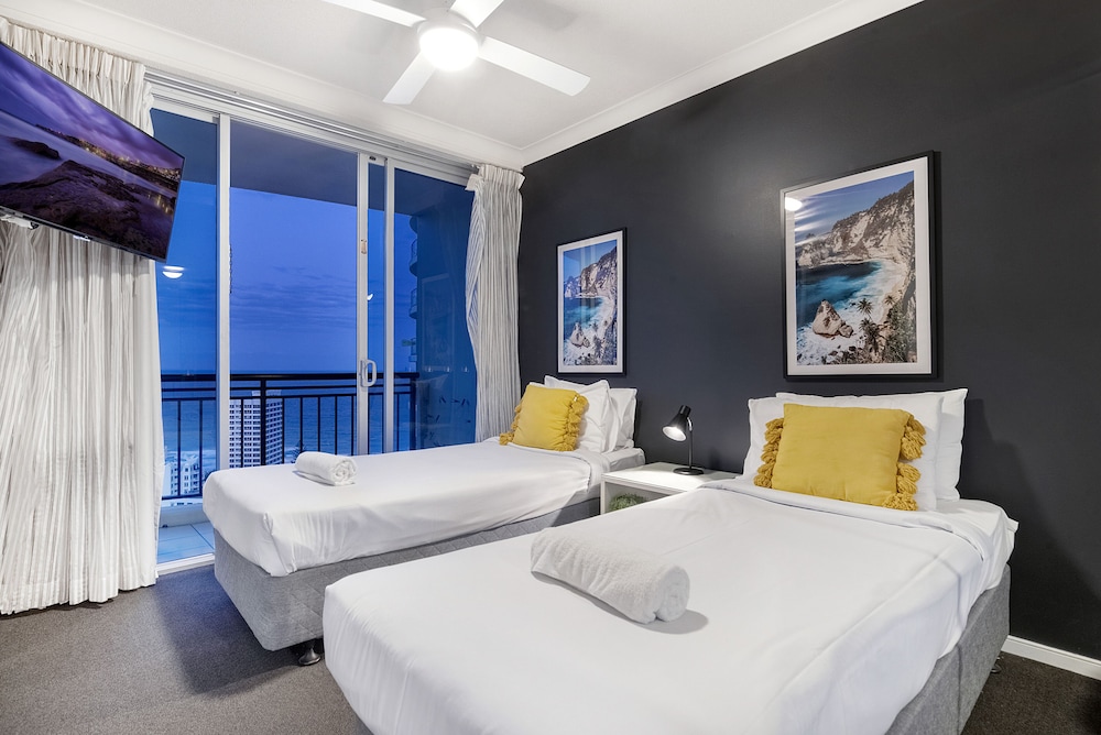 Chevron Renaissance - Wow Stay