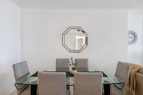 Chevron Renaissance - Wow Stay