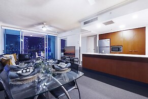 Chevron Renaissance - Wow Stay