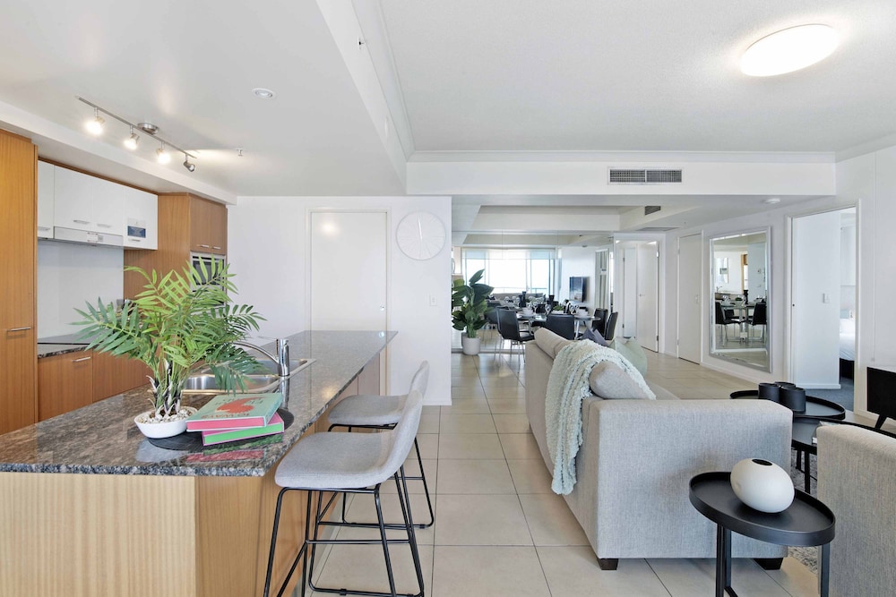 Chevron Renaissance - Wow Stay