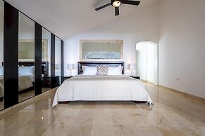 Beachfront 7BR Villa With Pool Maid Los Corales