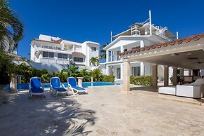 Beachfront 7BR Villa With Pool Maid Los Corales