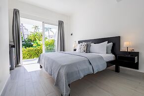 Beachfront 7BR Villa With Pool Maid Los Corales