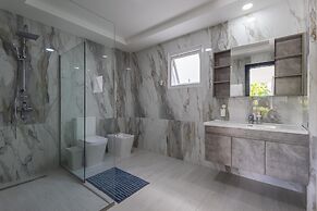 Beachfront 7BR Villa With Pool Maid Los Corales