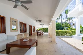 Beachfront 7BR Villa With Pool Maid Los Corales