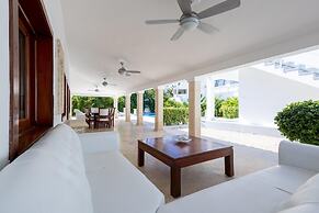 Beachfront 7BR Villa With Pool Maid Los Corales