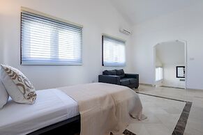 Beachfront 7BR Villa With Pool Maid Los Corales
