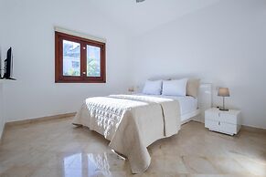 Beachfront 7BR Villa With Pool Maid Los Corales