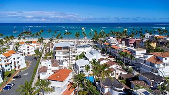 Beachfront 7BR Villa With Pool Maid Los Corales
