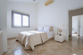 Beachfront 7BR Villa With Pool Maid Los Corales