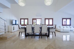 Beachfront 7BR Villa With Pool Maid Los Corales