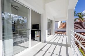 Beachfront 7BR Villa With Pool Maid Los Corales
