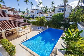Beachfront 7BR Villa With Pool Maid Los Corales