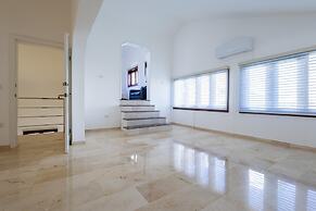 Beachfront 7BR Villa With Pool Maid Los Corales