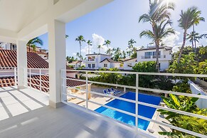 Beachfront 7BR Villa With Pool Maid Los Corales