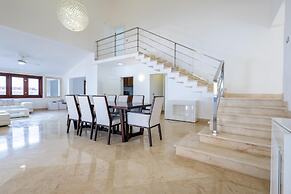 Beachfront 7BR Villa With Pool Maid Los Corales