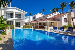 Beachfront 7BR Villa With Pool Maid Los Corales