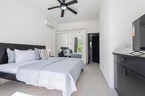 Beachfront 7BR Villa With Pool Maid Los Corales