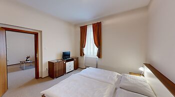 Klaudia's Hotel & Restaurant