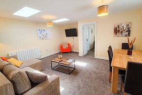 Charming 2-bed Apartment in Stroud